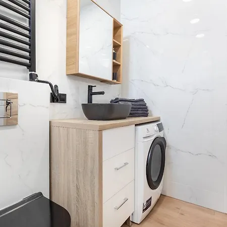 Bm Wały Chrobrego Radogoska Parking Free * Szczecin